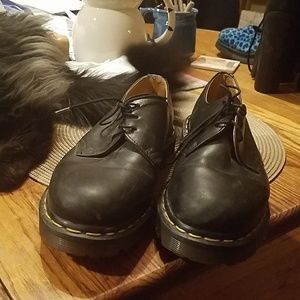 Low top Doc martens